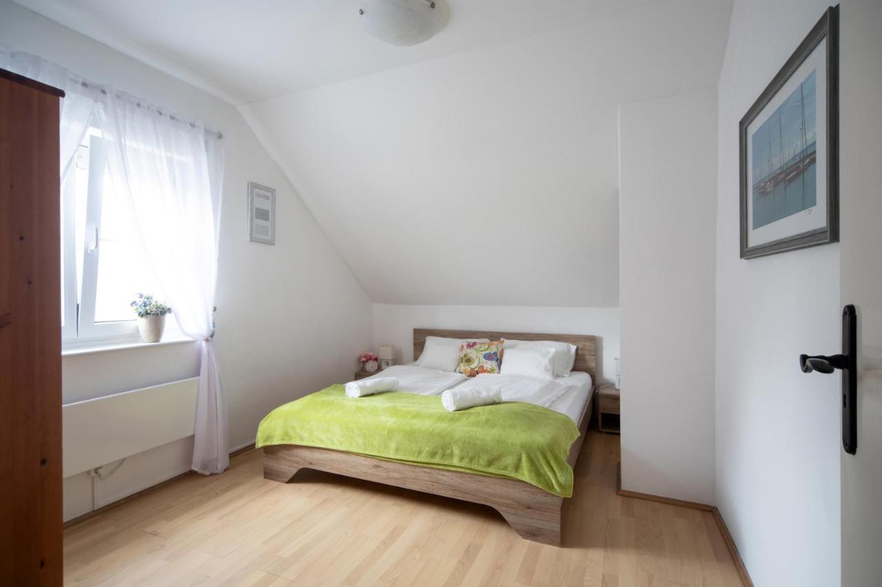 Villa Oliva 8 Fos Balatoni Nyaralo à Balatonakarattya Extérieur photo